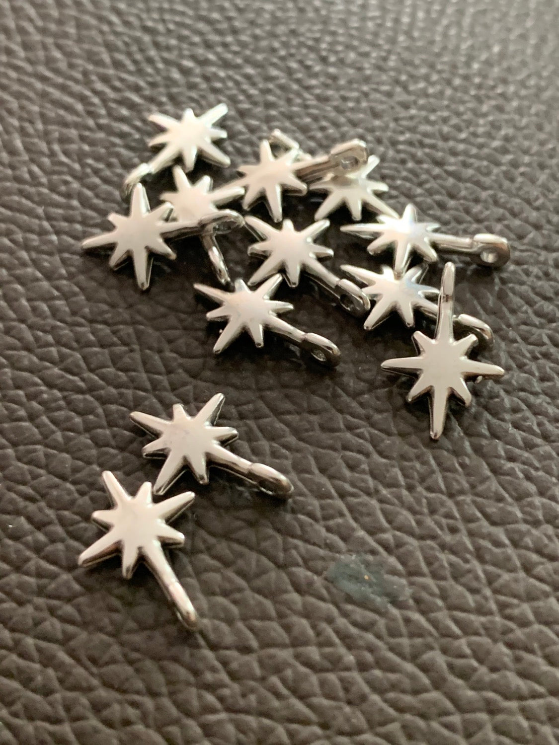 10x12mm sideways star pendant Qty 1 / 20897
