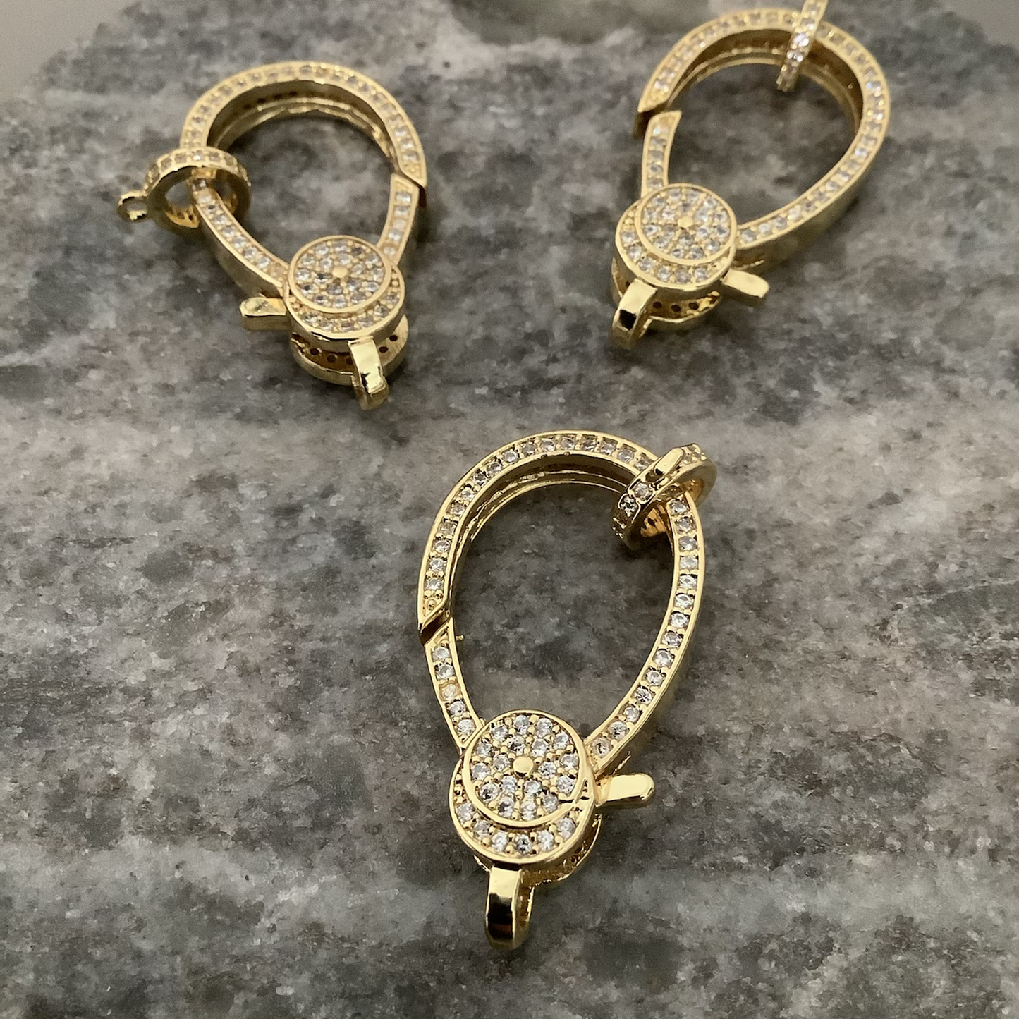 30mm Pave Lobster Qty1- 23493