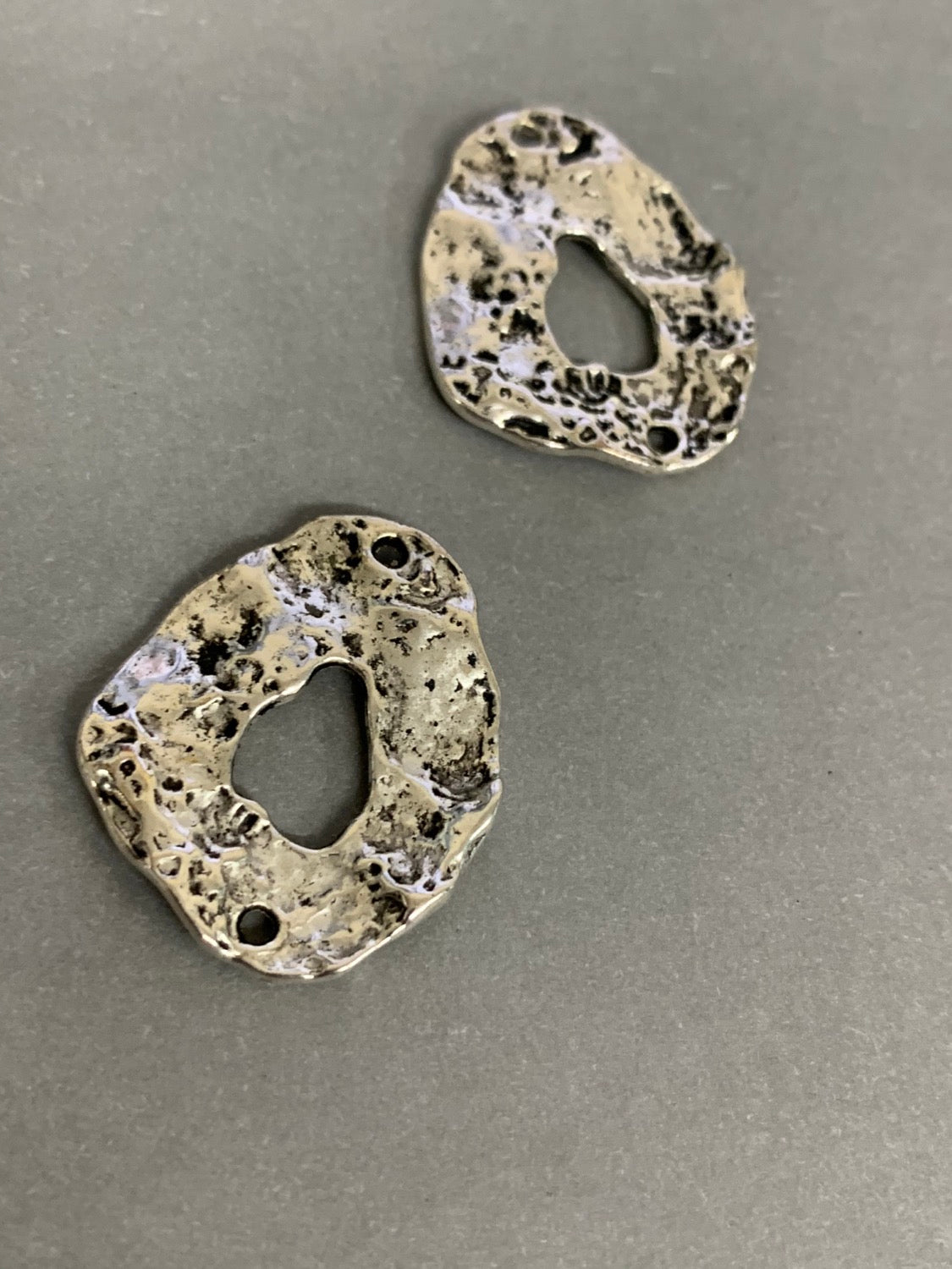 31mm Irregular Hammered Conector Silver qty 2 -7931