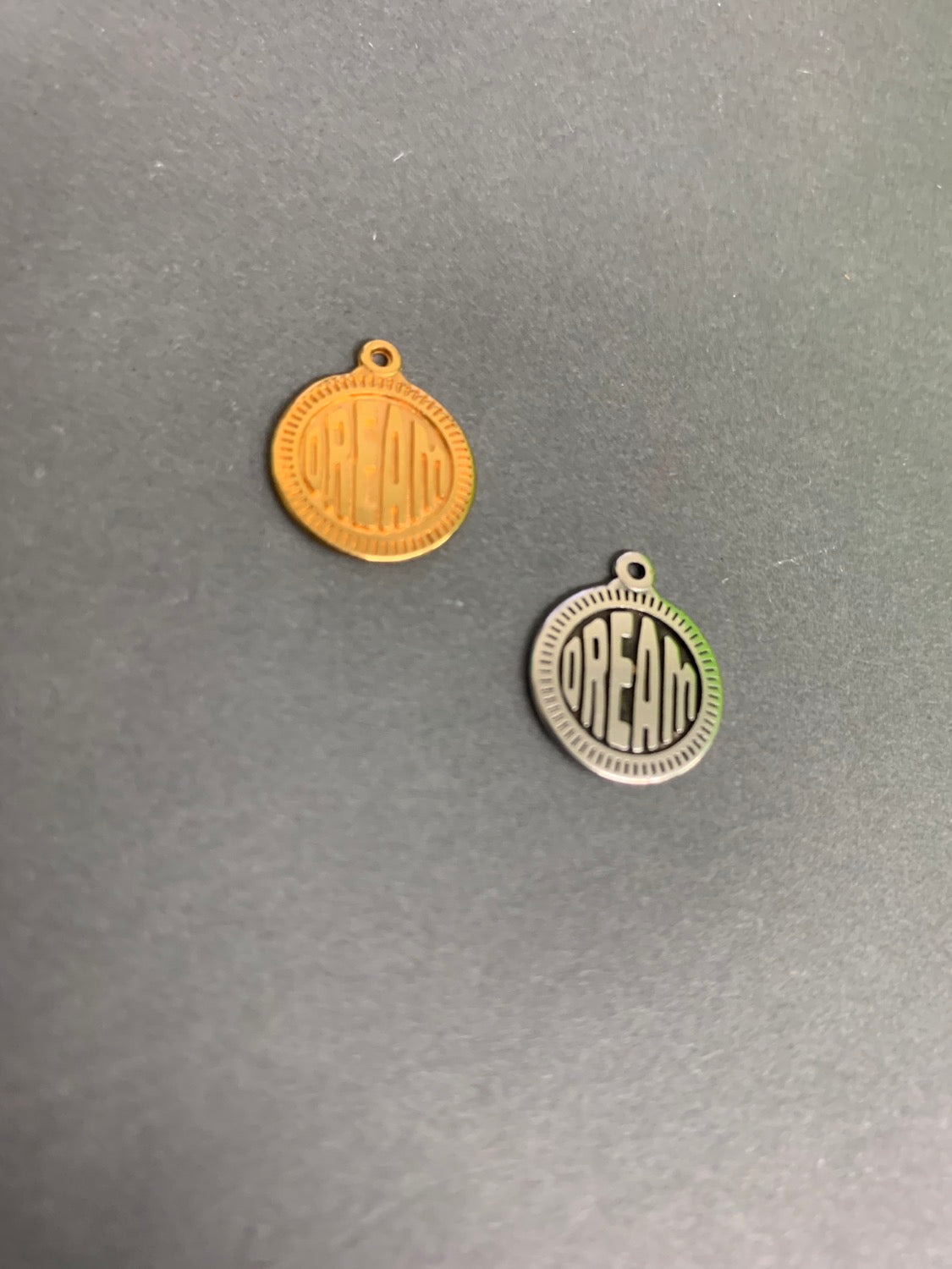 15mm round with message Dream qty 1