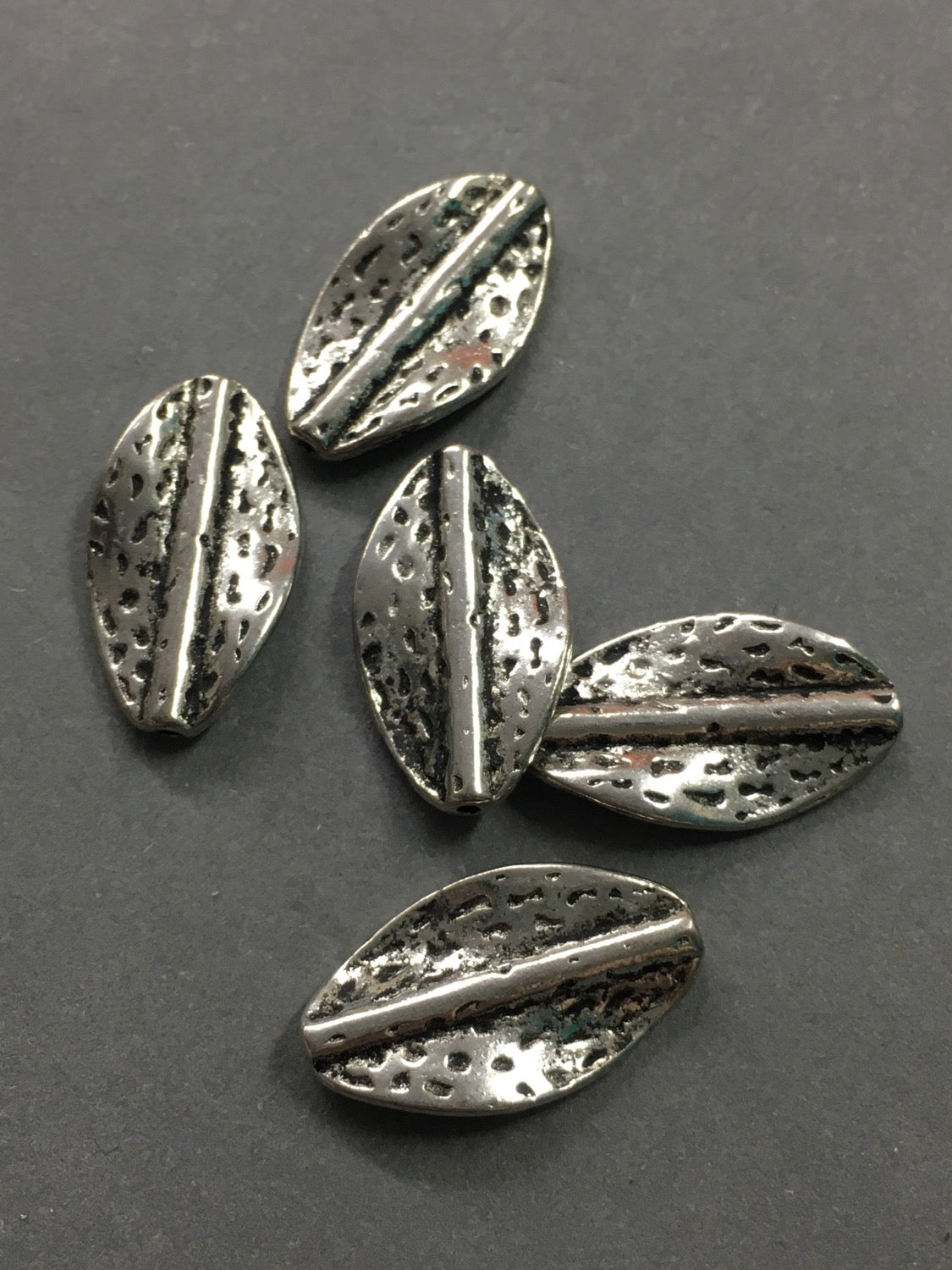 22mm leaf silver qty 5