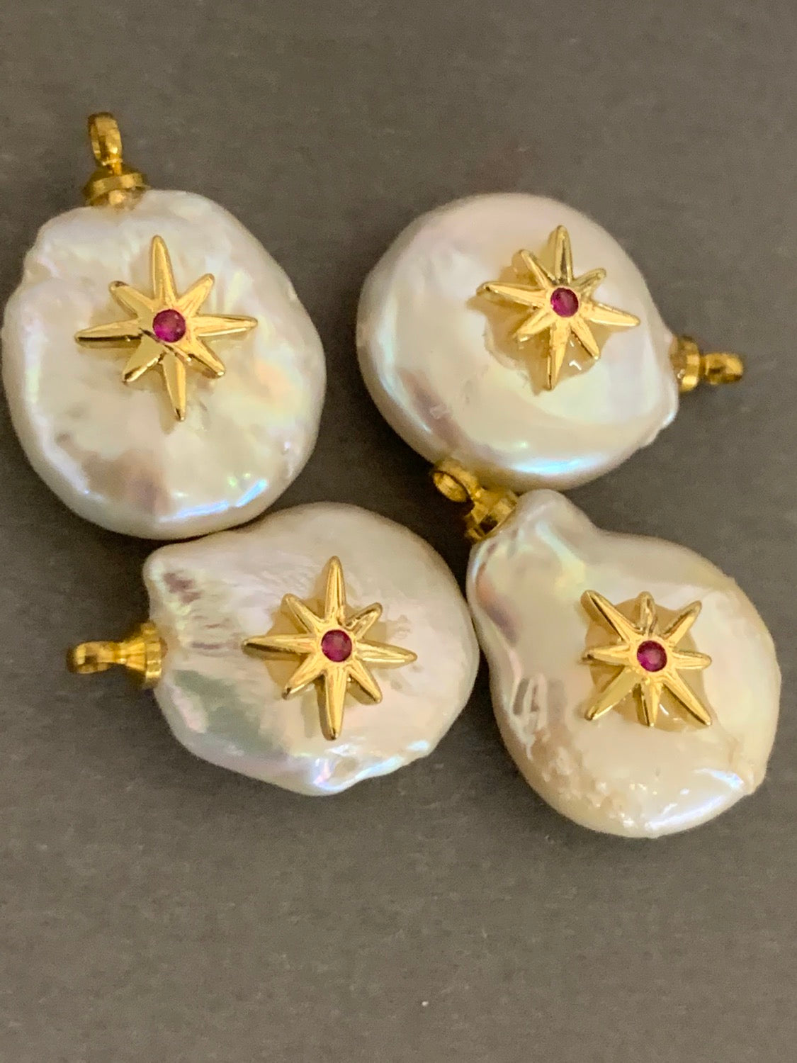 Pearl with star rubi qty 1 / 18237
