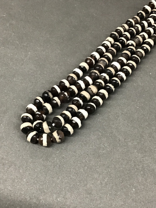 6mm Black Tibetan with line cream 12539