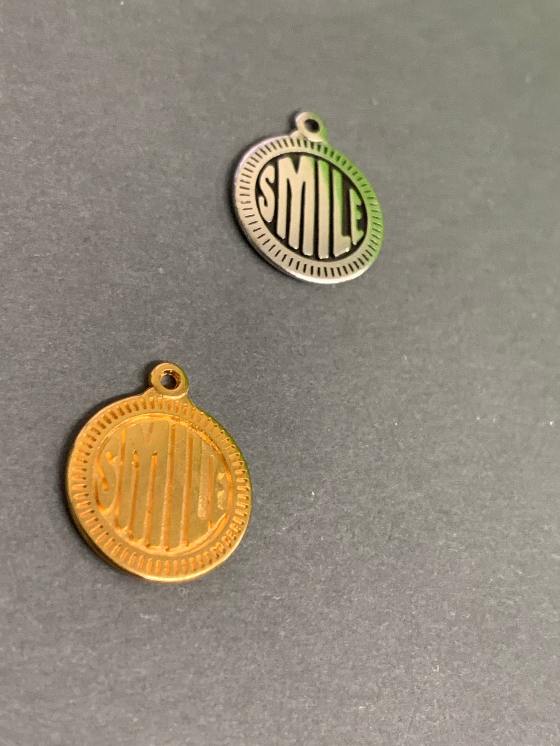 15mm round with message Smile qty 1