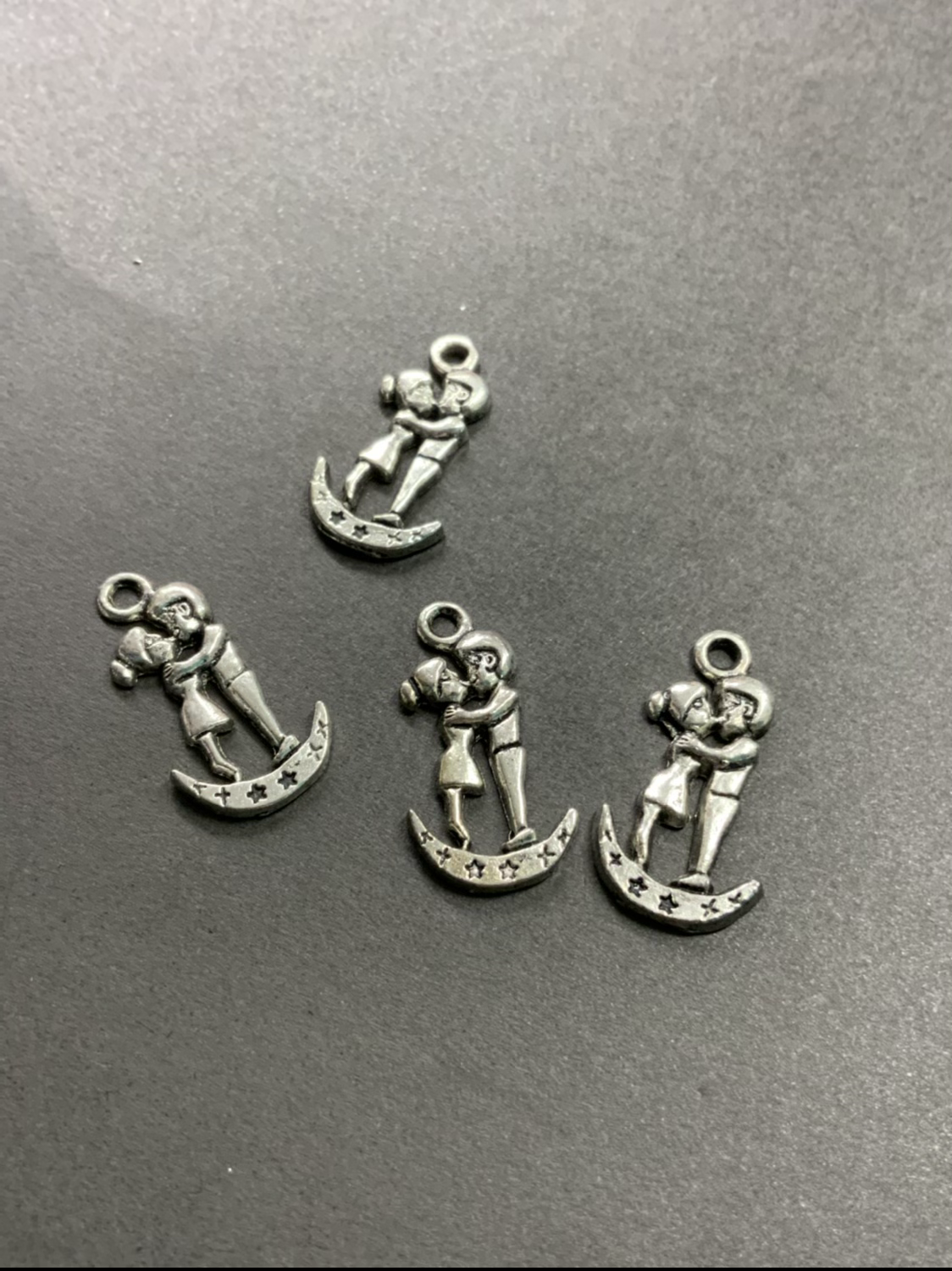 29mm Kissing Boyfriends Qty 4