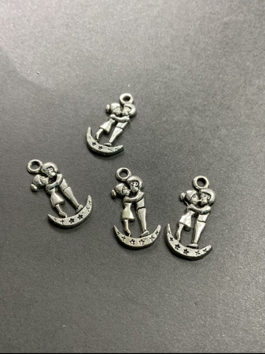 29mm Kissing Boyfriends Qty 4