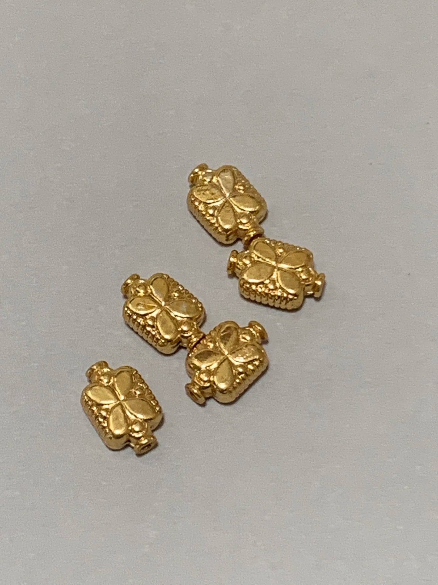 15x10mm Flat Cube with Petals Qty 5 / Cubo con Petalos