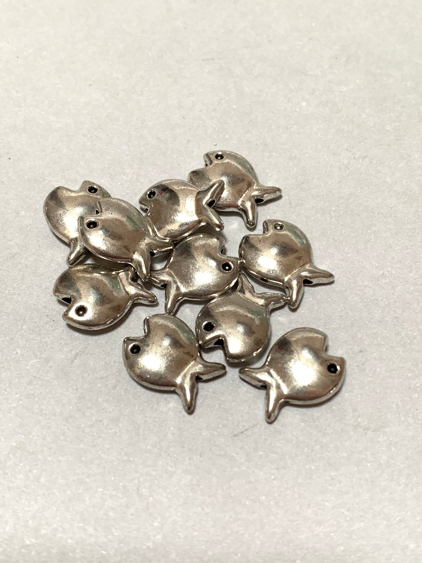14mm Fish Silver Qty 10 / Pez Plateado