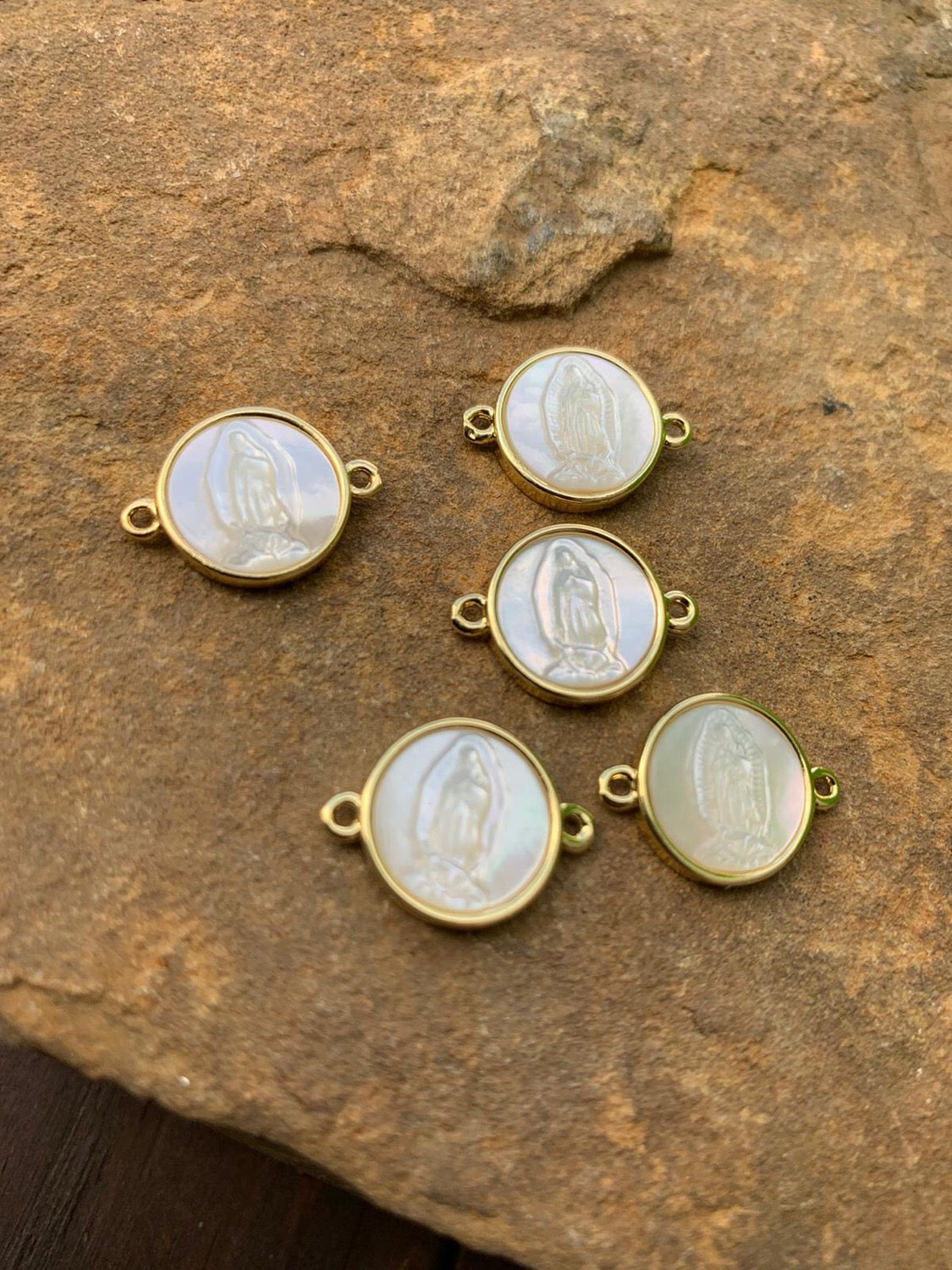 19mm Virgen Guadalupe Mother of Pearl connector qty 1 / 21042