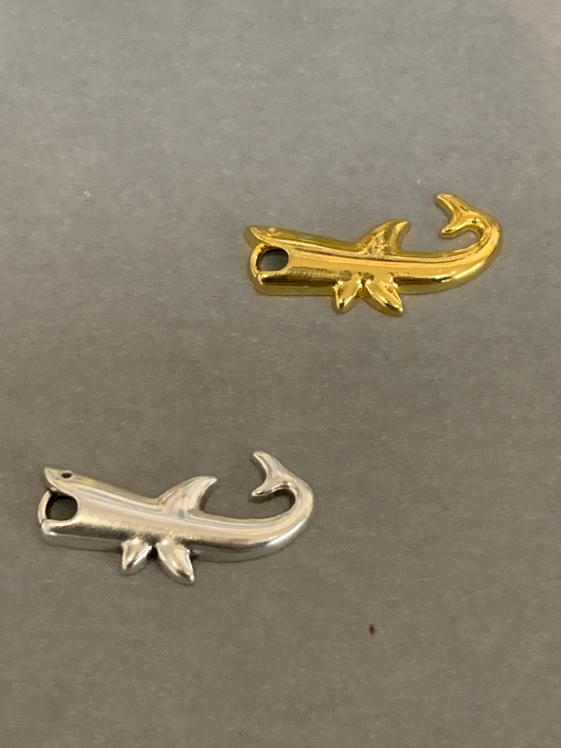 28mm Shark Gold Qty 1 / Tiburon 20647