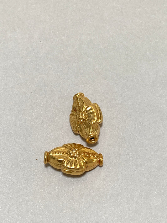 17mm Oval with Flower Gold Qty 2 / Ovalado con Flor