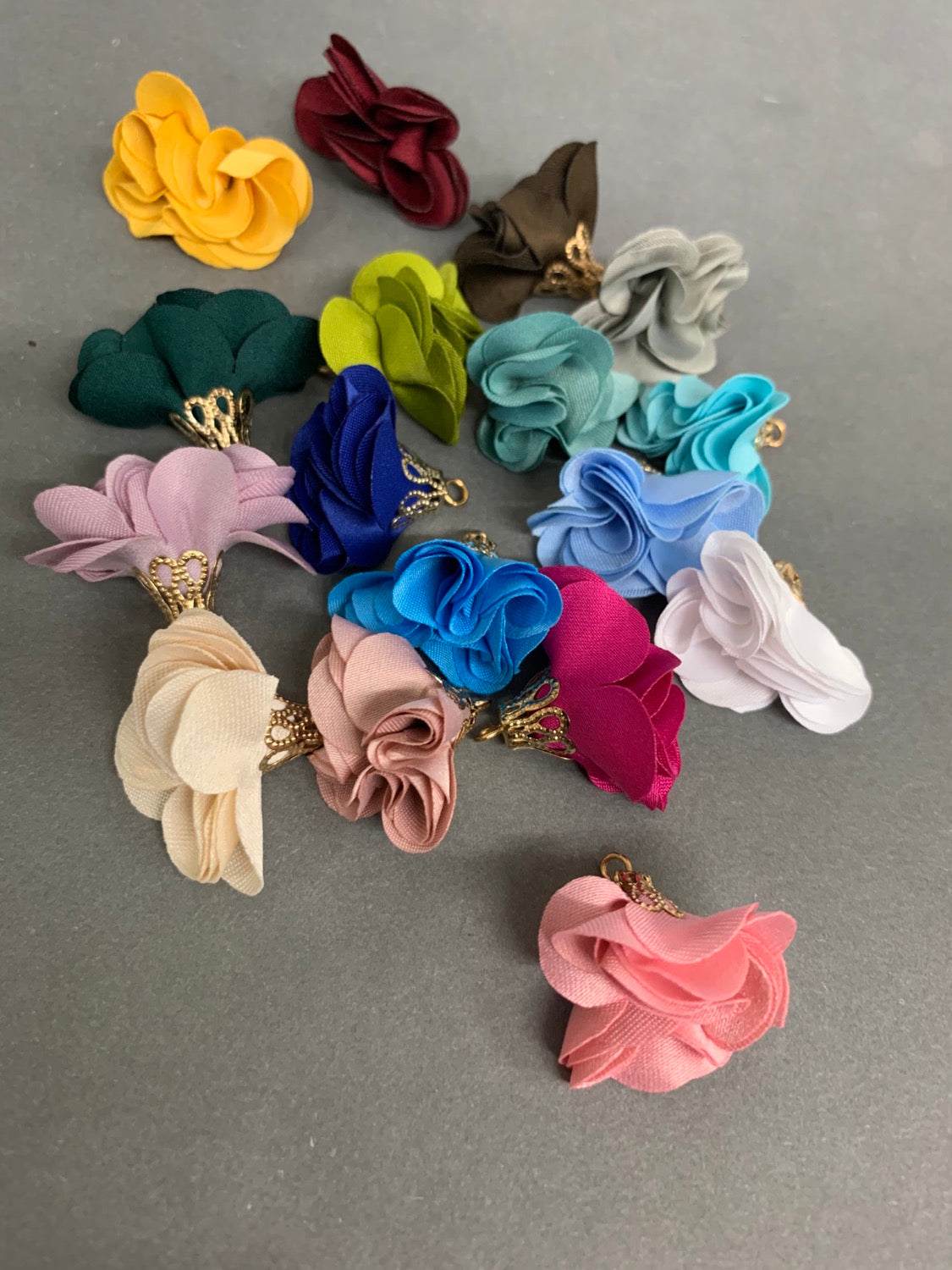 25mm Flower Tassels Qty 1 / 17632