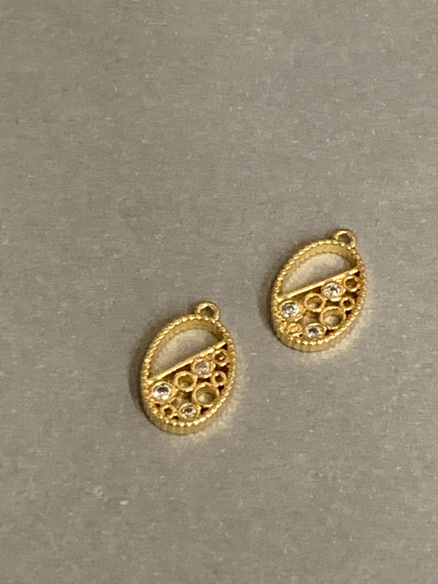 14mm Oval With circle Qty 2