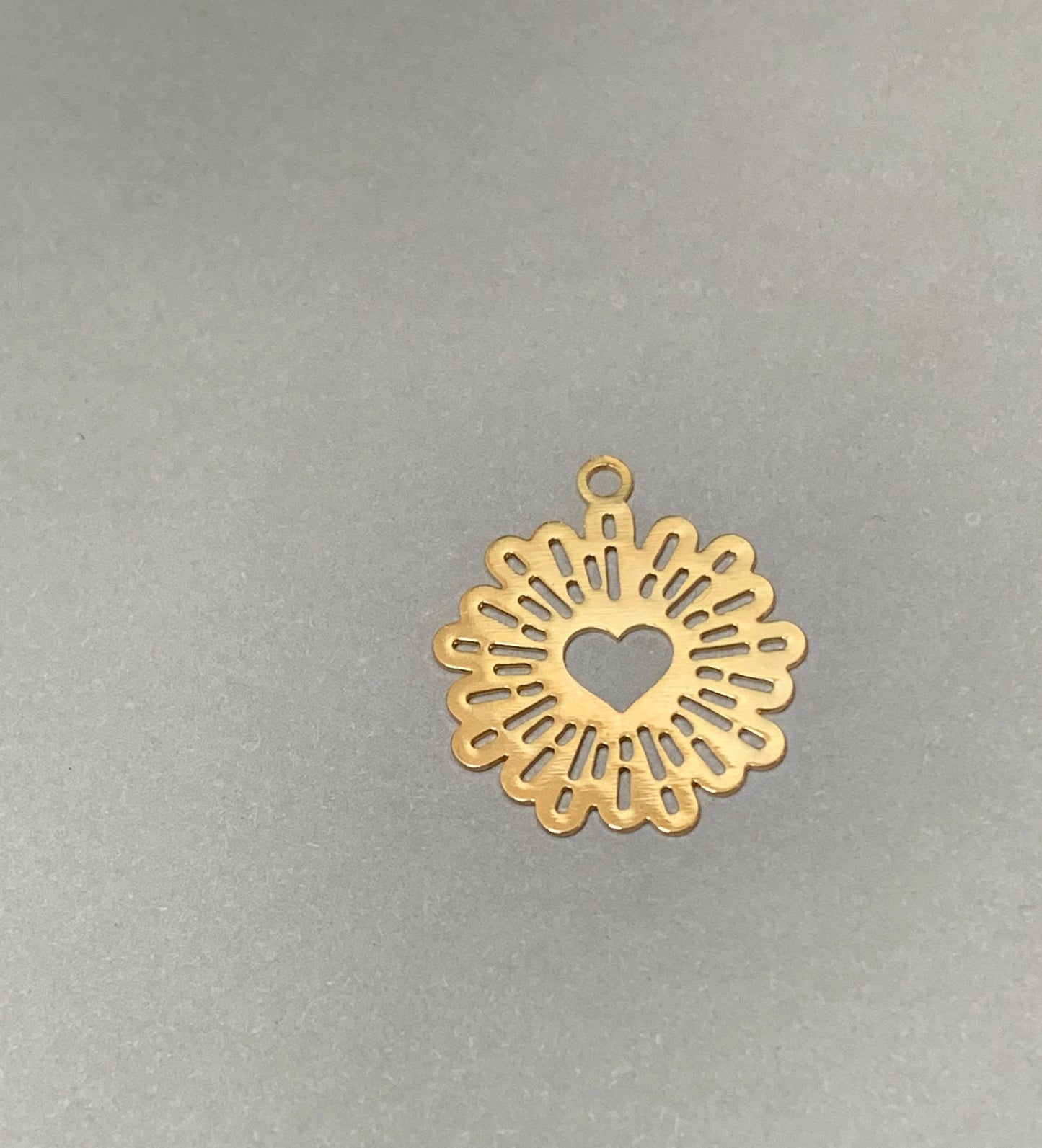 20mm Heart Circle with Lines Gold Charm 15497