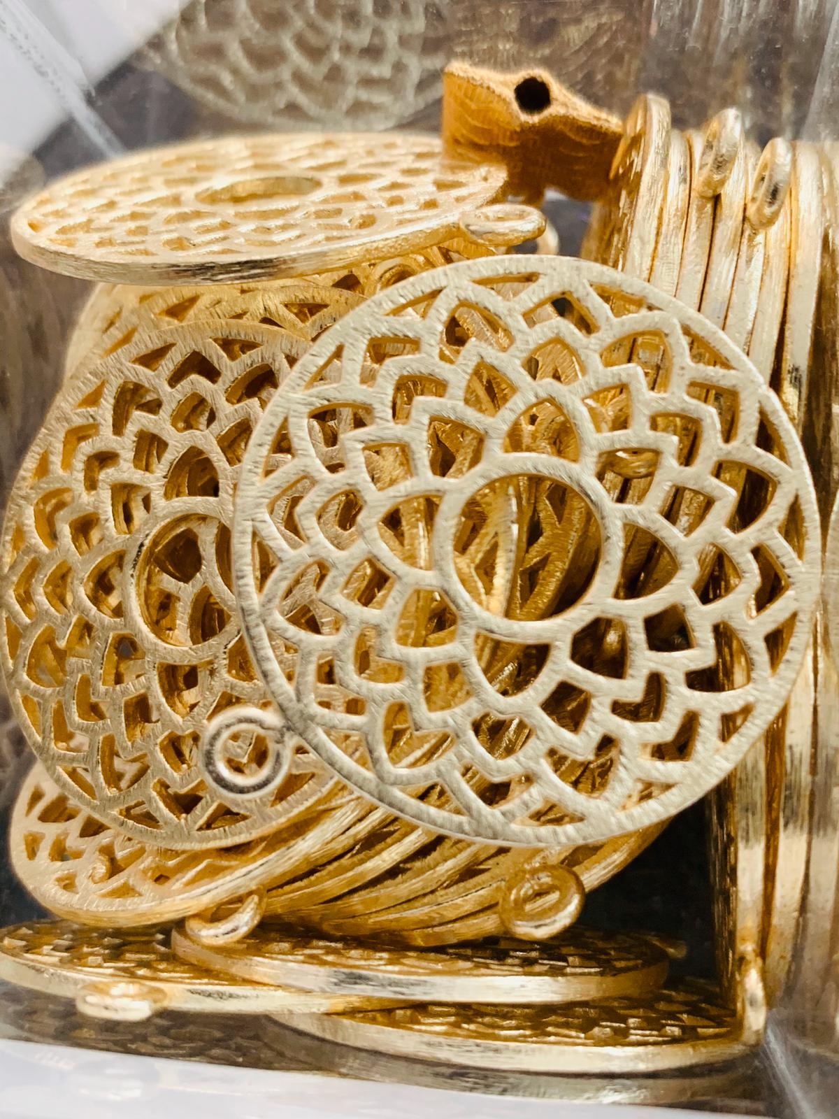 35mm Pendant Flower durable / Flor Enchapada en oro 16950