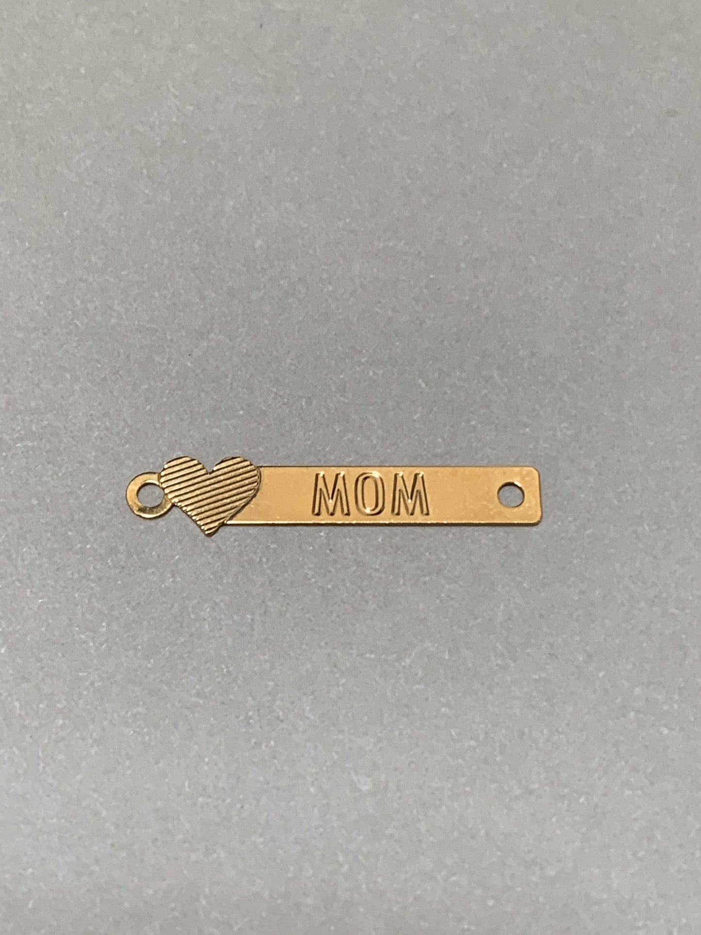 25mm Mom with Heart Connector / Mama corazon 15606