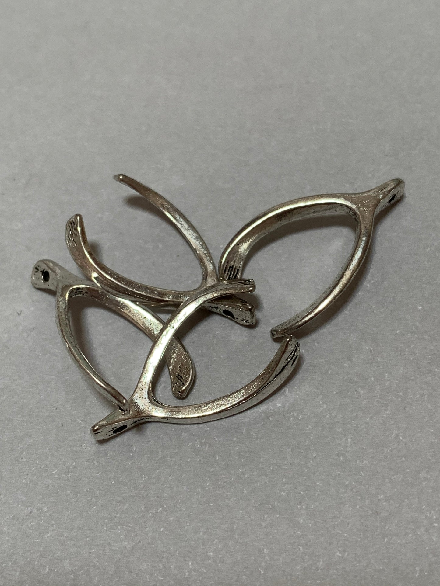 24mm Wishbone Silver Qty 4 / Hueso de la Suerte