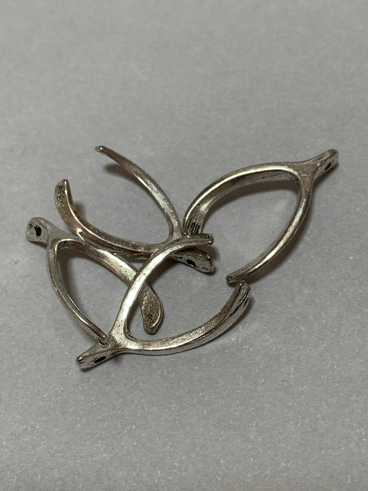 24mm Wishbone Silver Qty 4 / Hueso de la Suerte