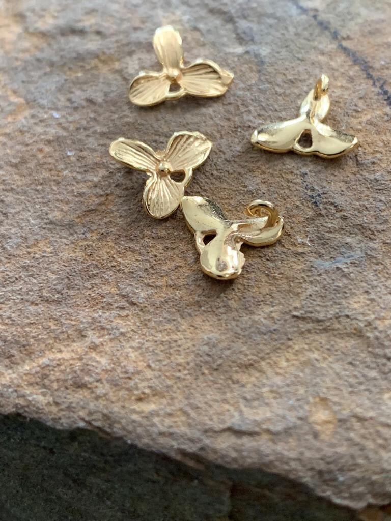 9mm 3 petals flower charm qty 2- 20863