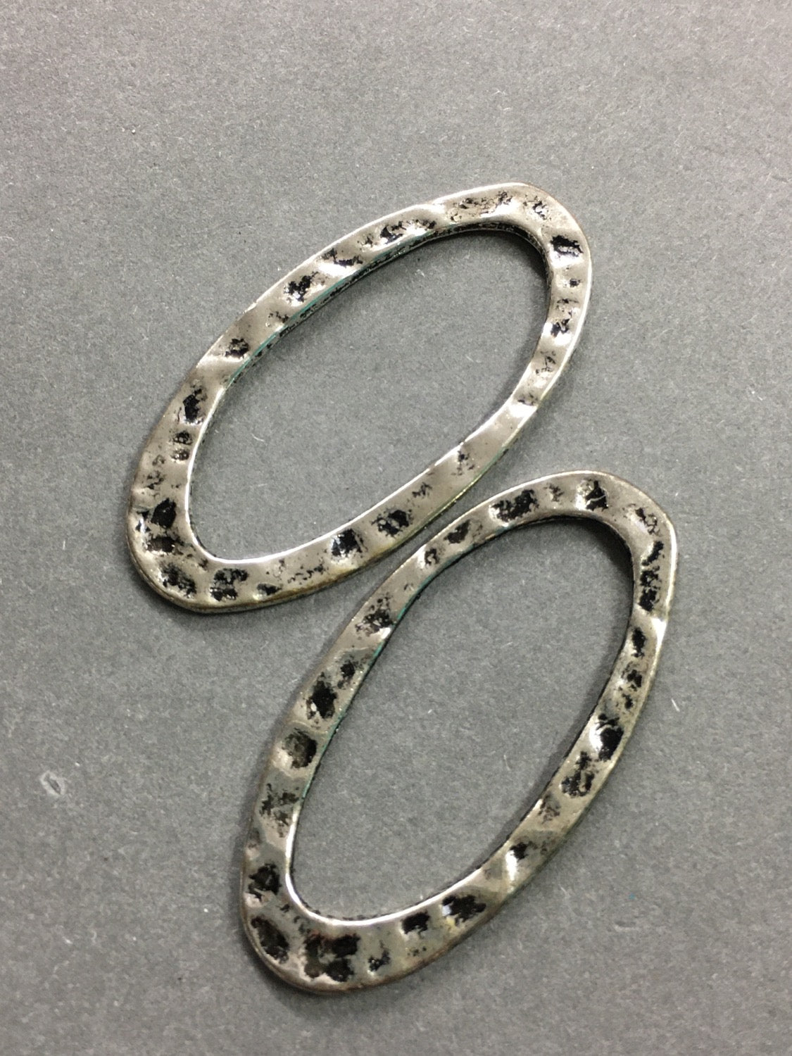 39x20mm Oval hammered Silver qty 2