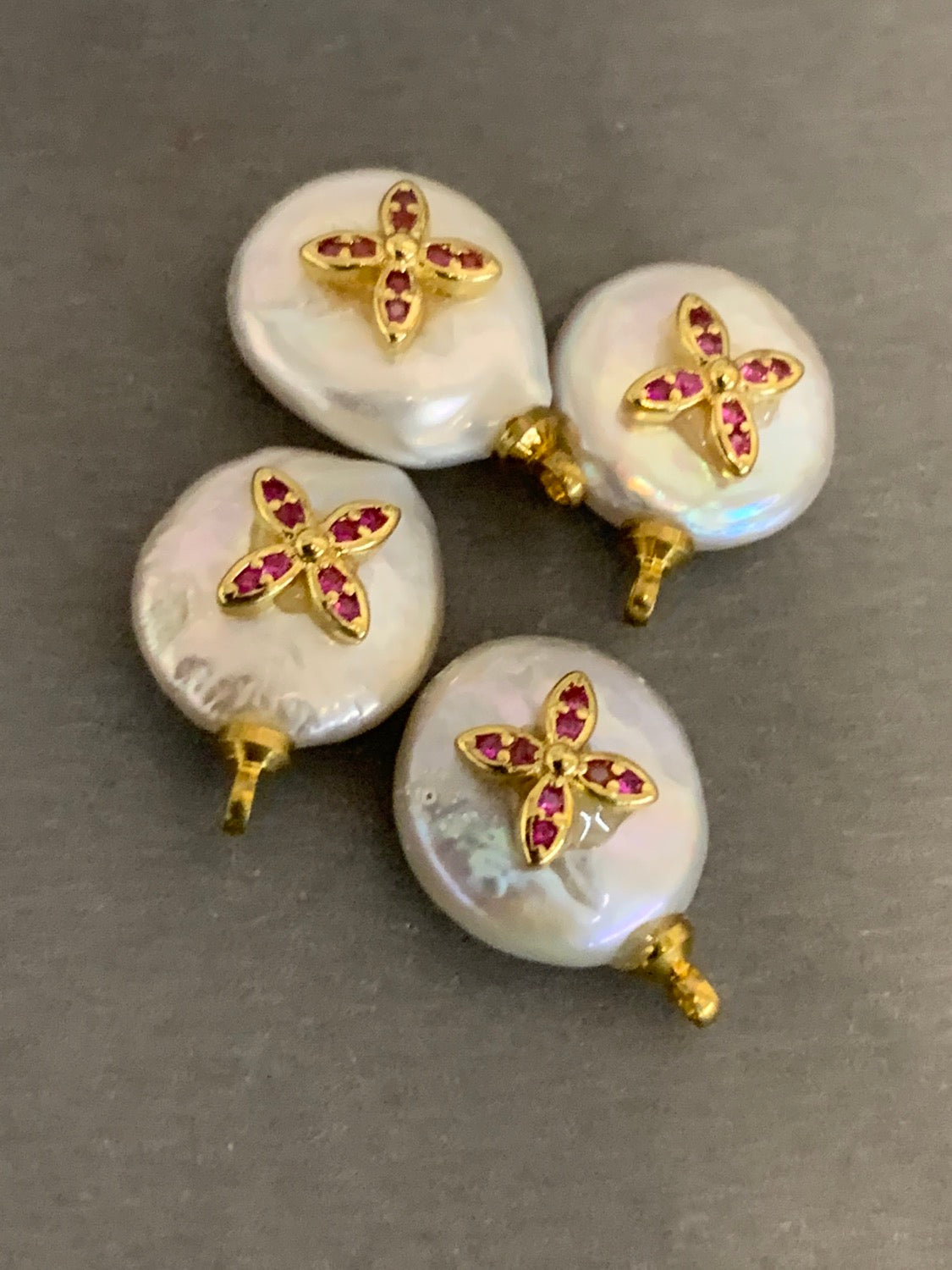 Pearl with rubi flower Qty 1