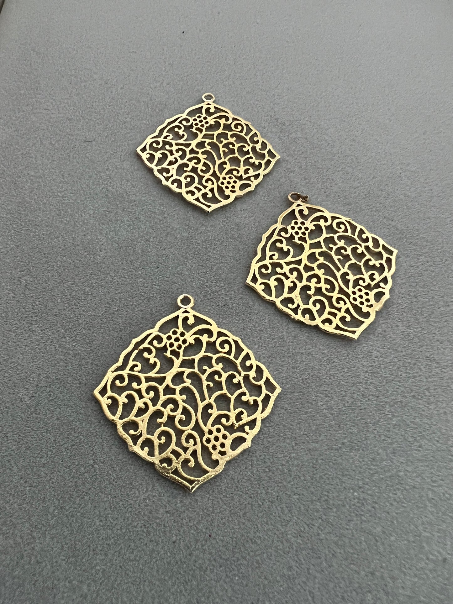 50mm Diamond shape pendant 25402