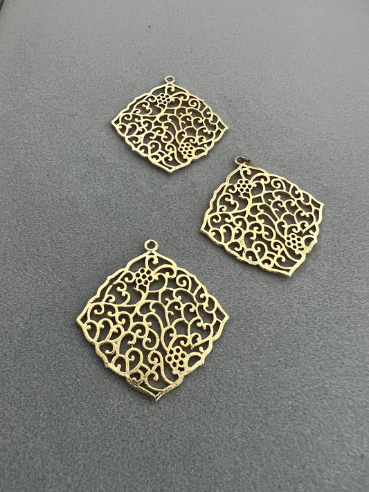 50mm Diamond shape pendant 25402