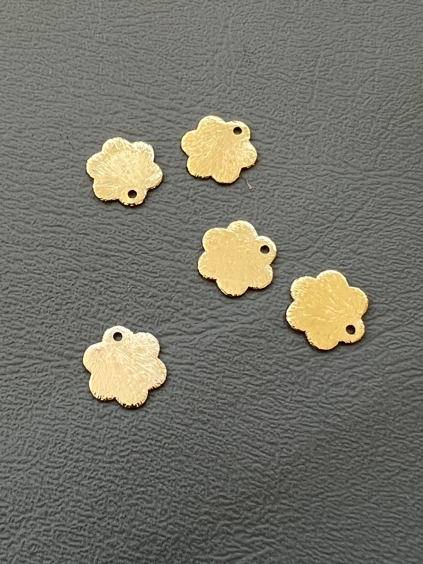 12mm Flat Flower Charm GC Qty5- 25506