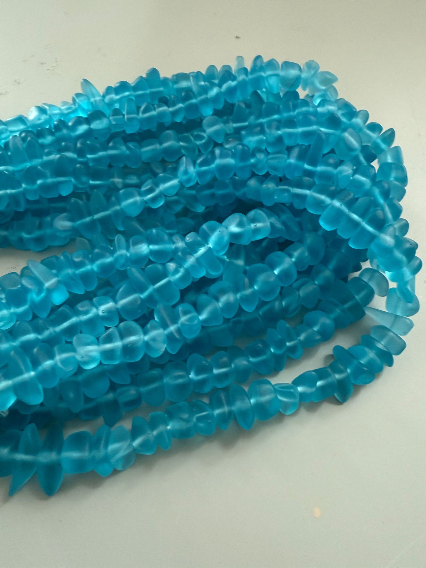 Irregular Resin Chips (27913)