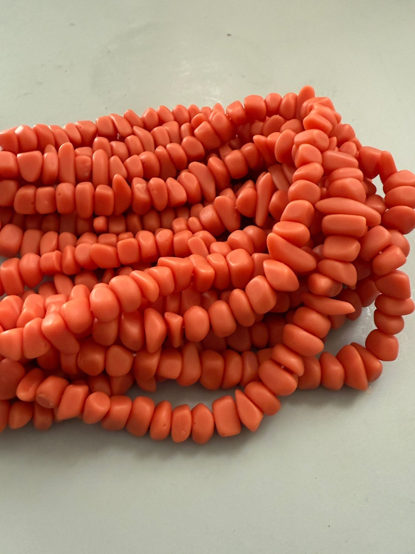 Irregular Resin Chips (27913)