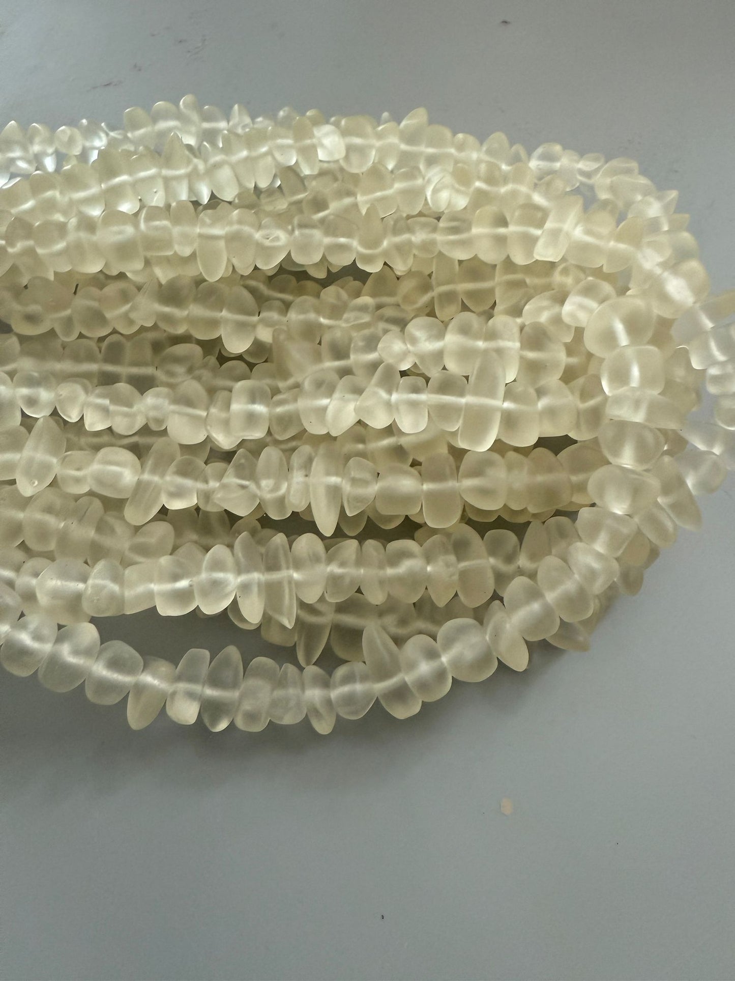 Irregular Resin Chips (27913)