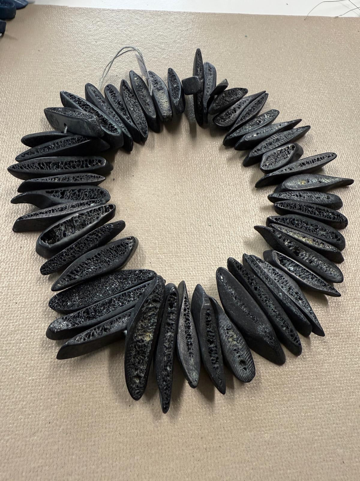 Irregular Shape & Size Spike Strand (30109)
