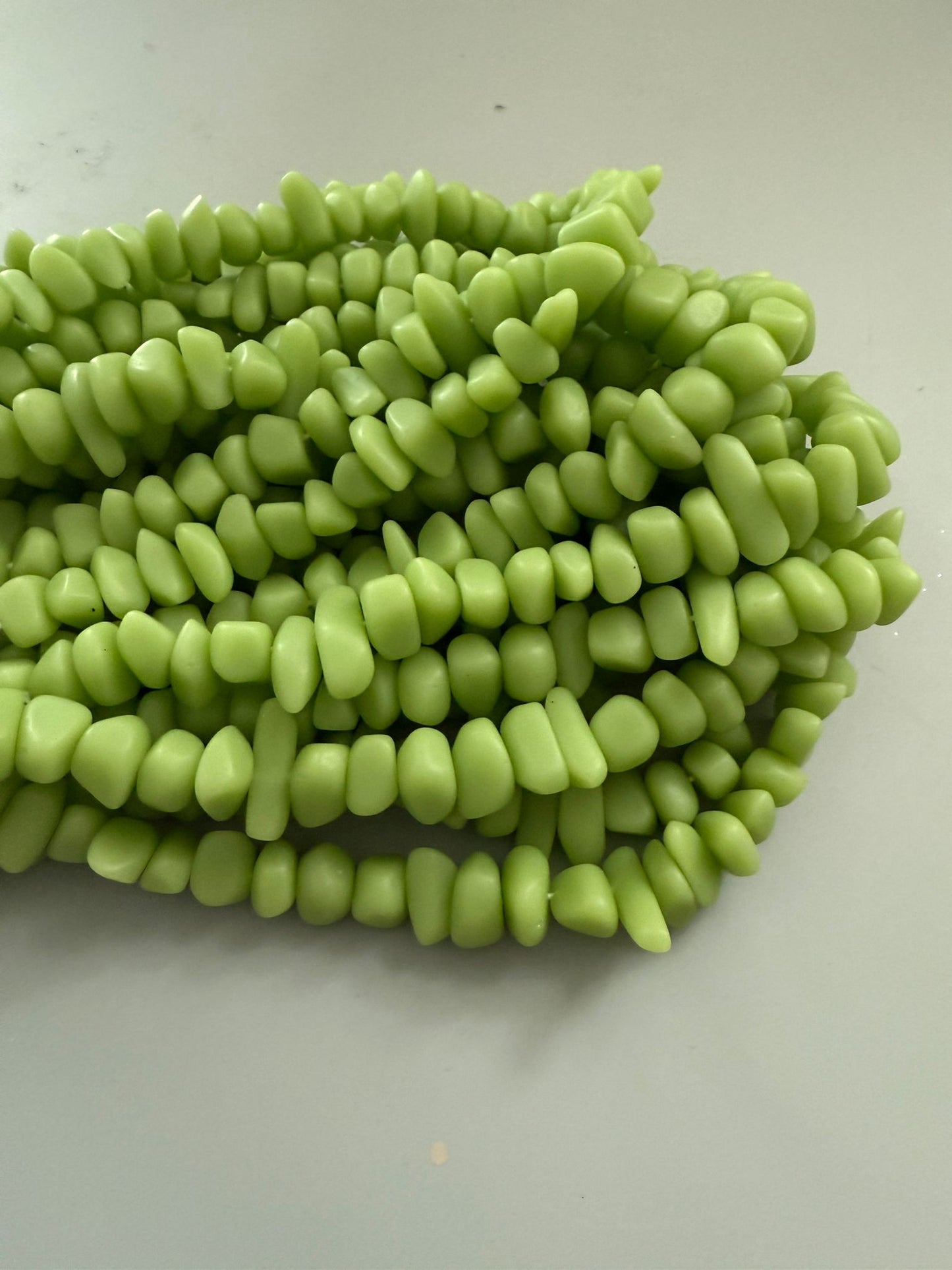 Irregular Resin Chips (27913)