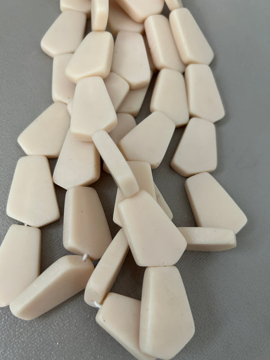33x21mm irreg..triang.resin strand (30161) 13pcs