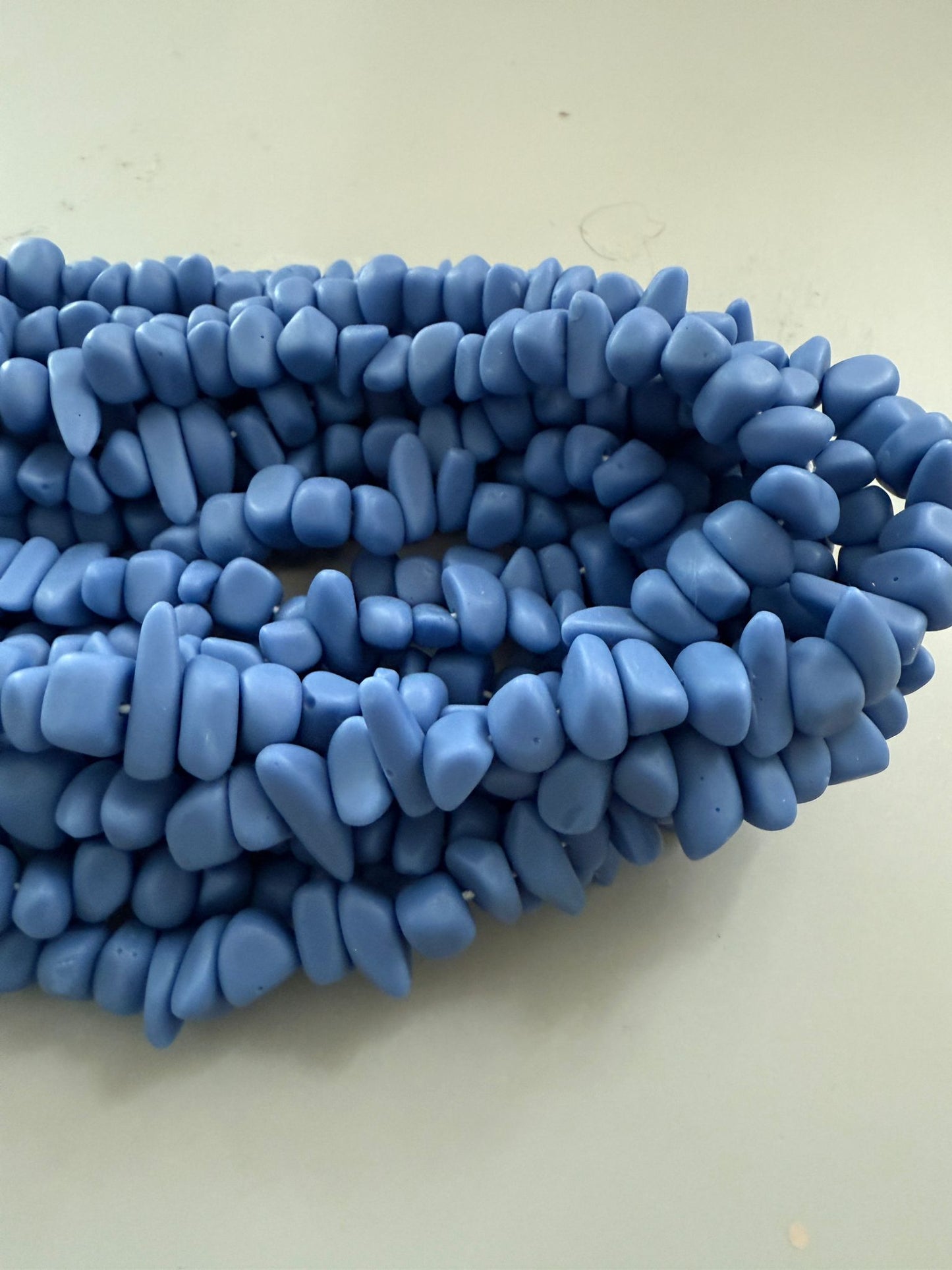 Irregular Resin Chips (27913)