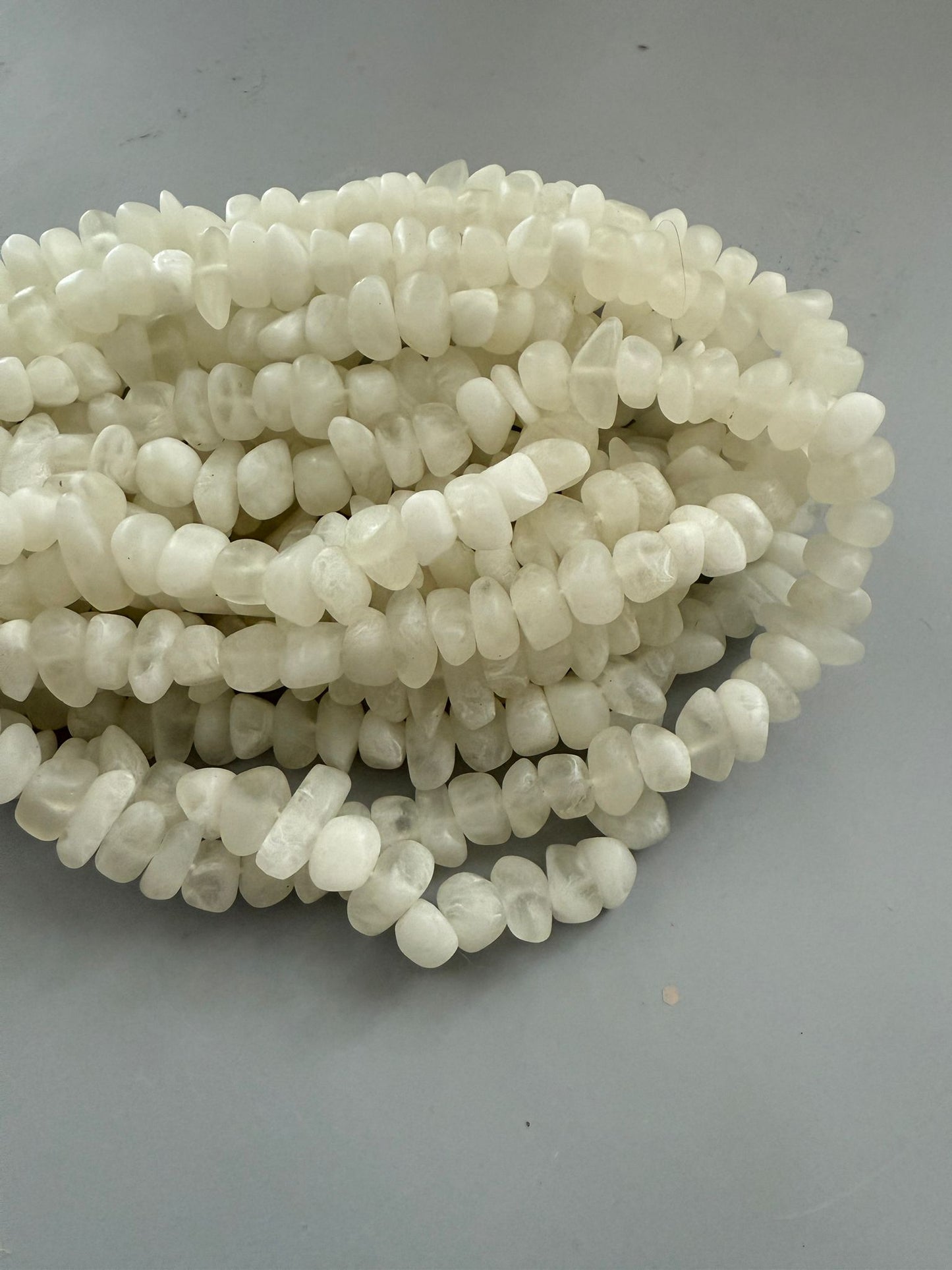 Irregular Resin Chips (27913)