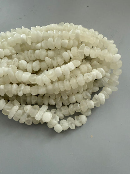 Irregular Resin Chips (27913)