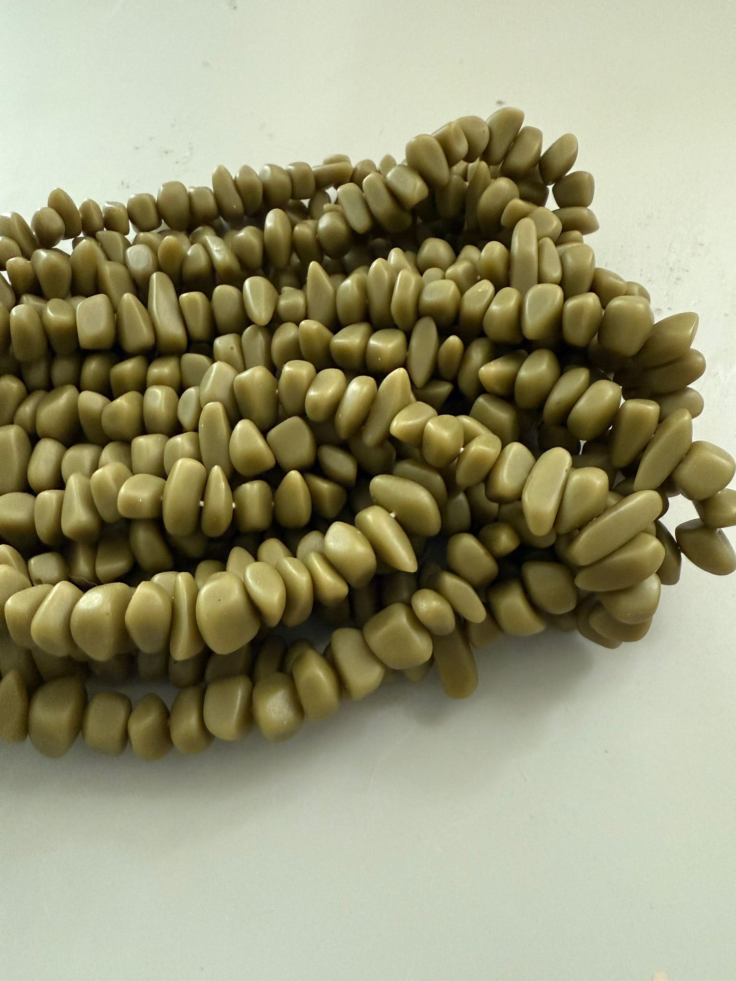 Irregular Resin Chips (27913)