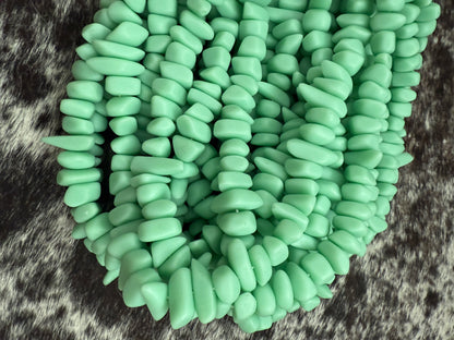 Irregular Resin Chips (27913)