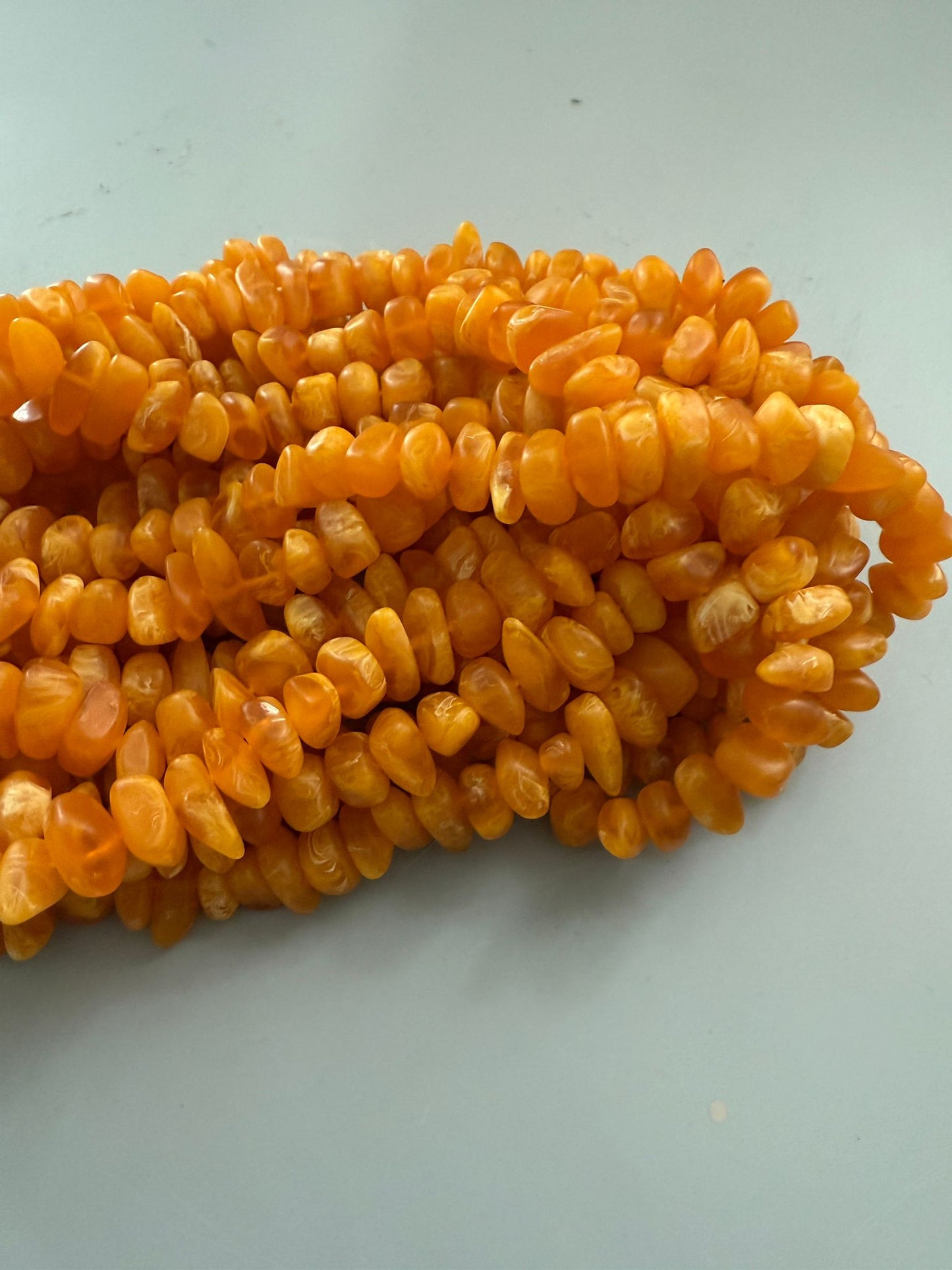 Irregular Resin Chips (27913)