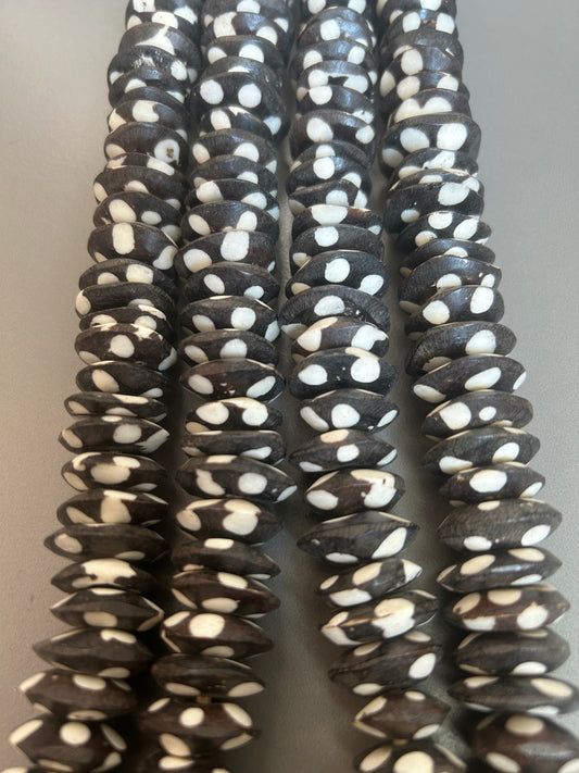 Irregular flat round African (29584)91pcs-strand 22”