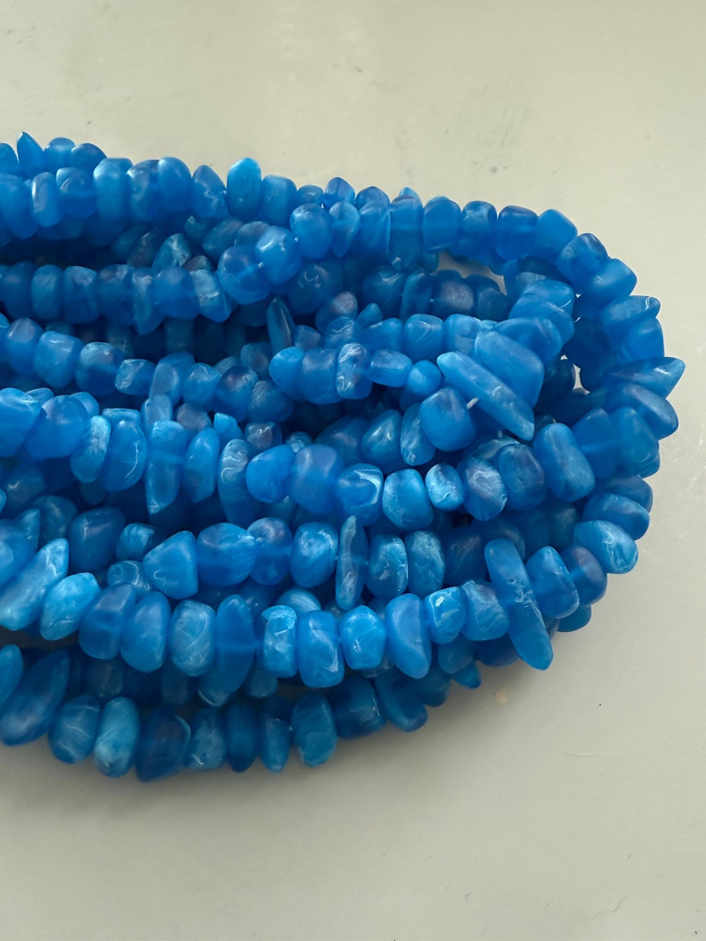 Irregular Resin Chips (27913)