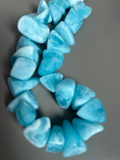 30mm approx.irregular chunky resin chips (30051)-strand15”