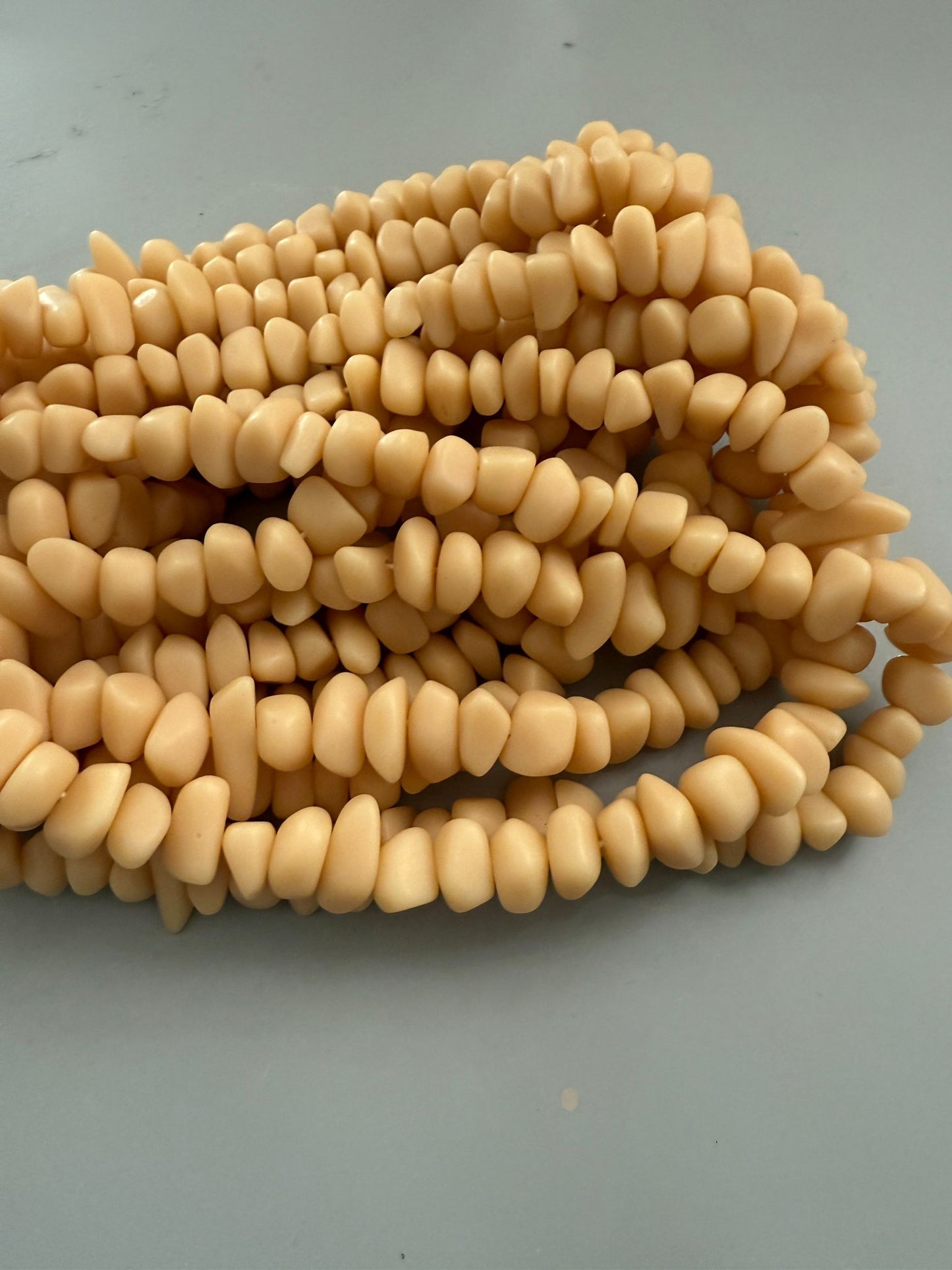 Irregular Resin Chips (27913)