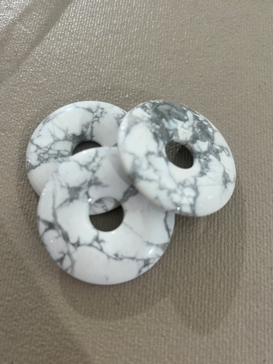 41mm Howlite Donut Pendant 31162