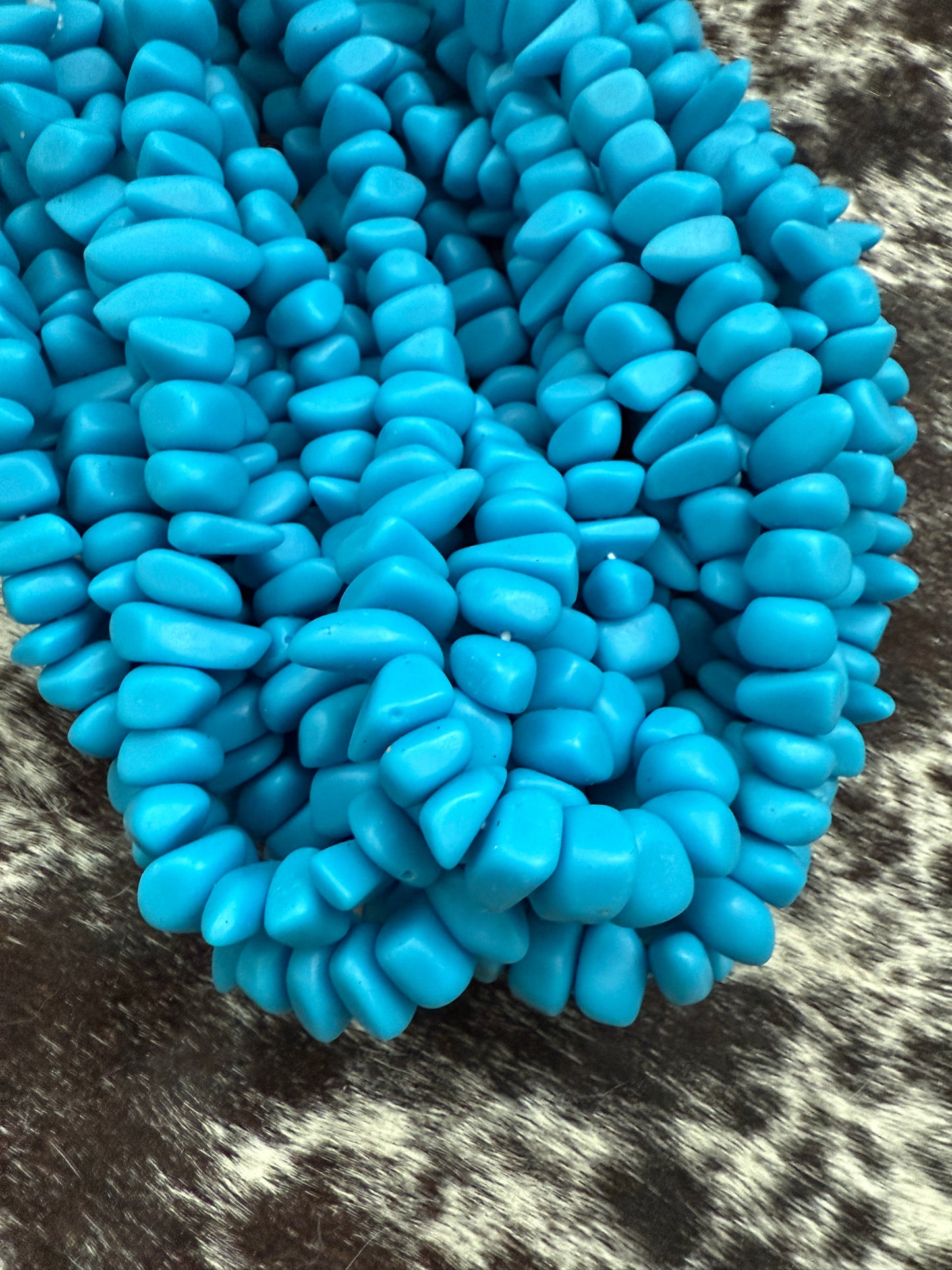 Irregular Resin Chips (27913)
