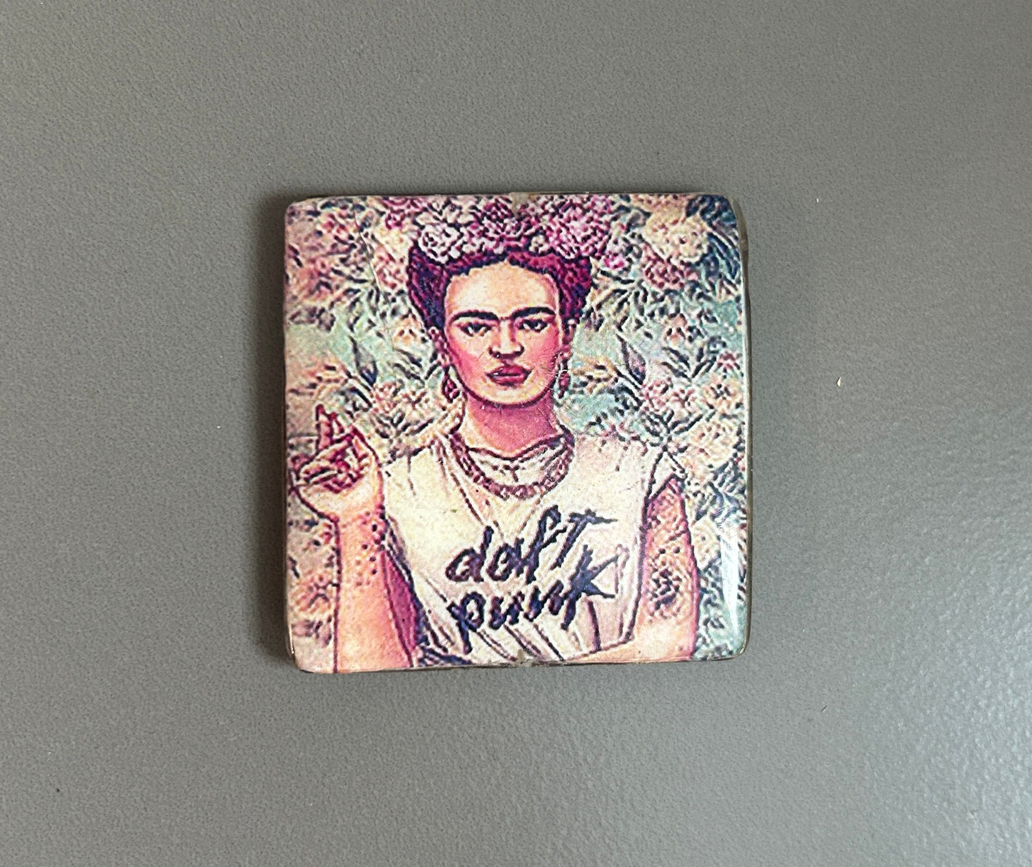 49mm Frida’s wooden piece