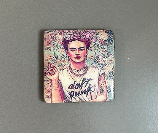 49mm Frida’s wooden piece