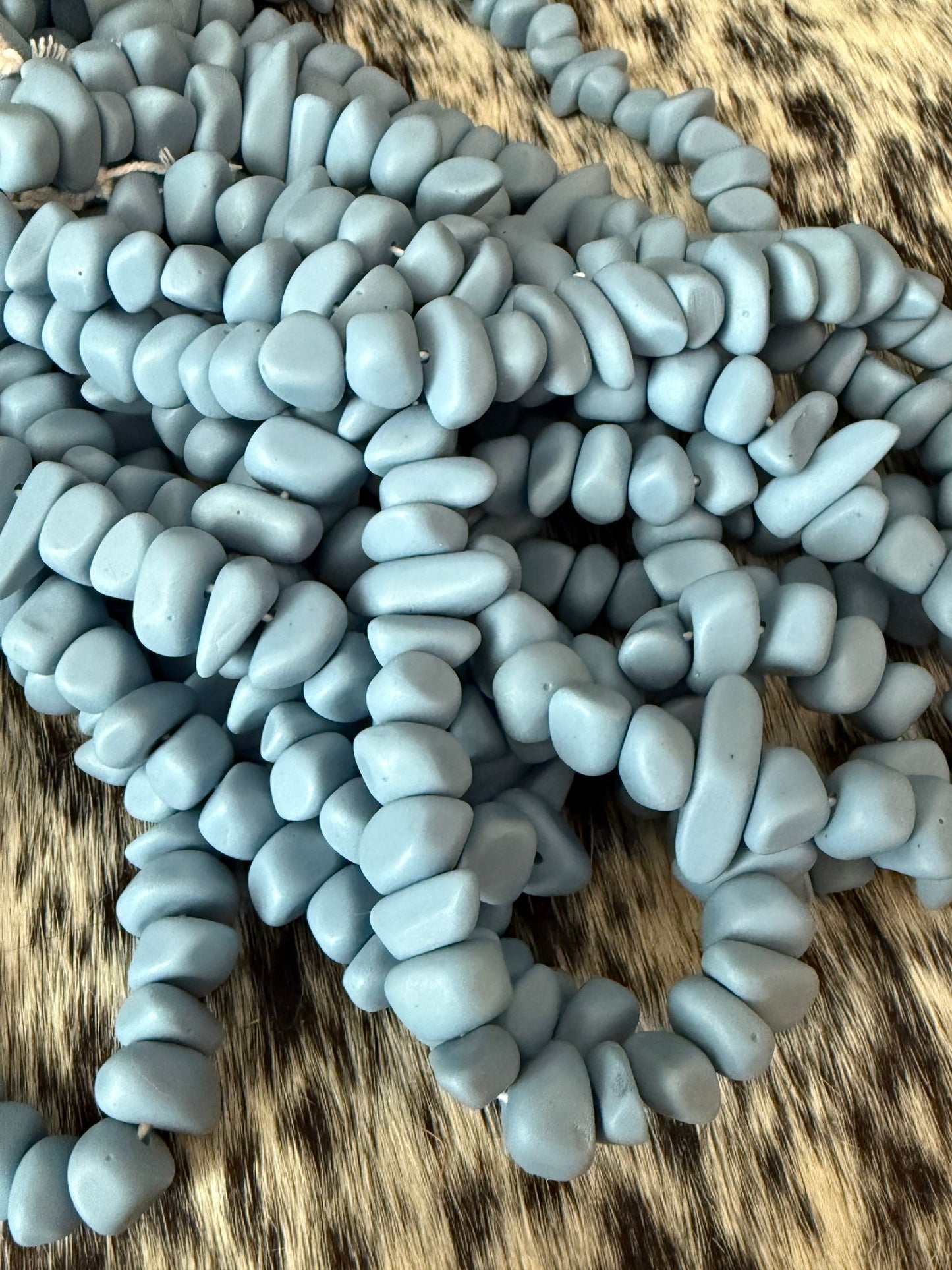 Irregular Resin Chips (27913)