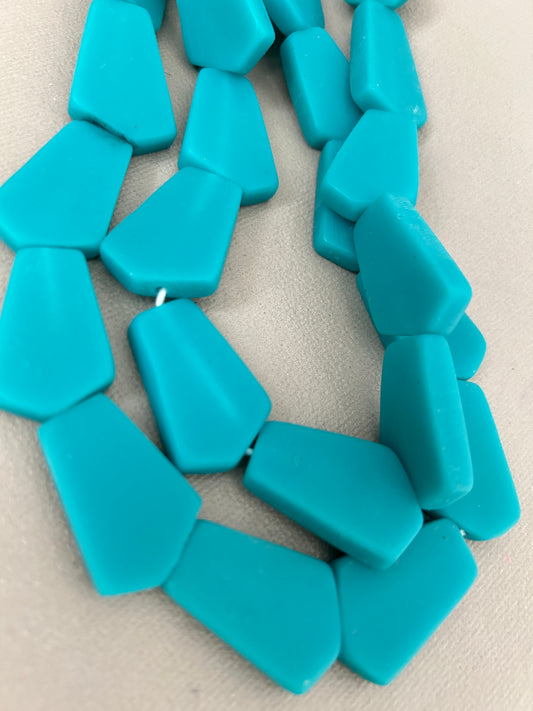 33x21mm irr. Triang.resin strand (30161) 13 pcs